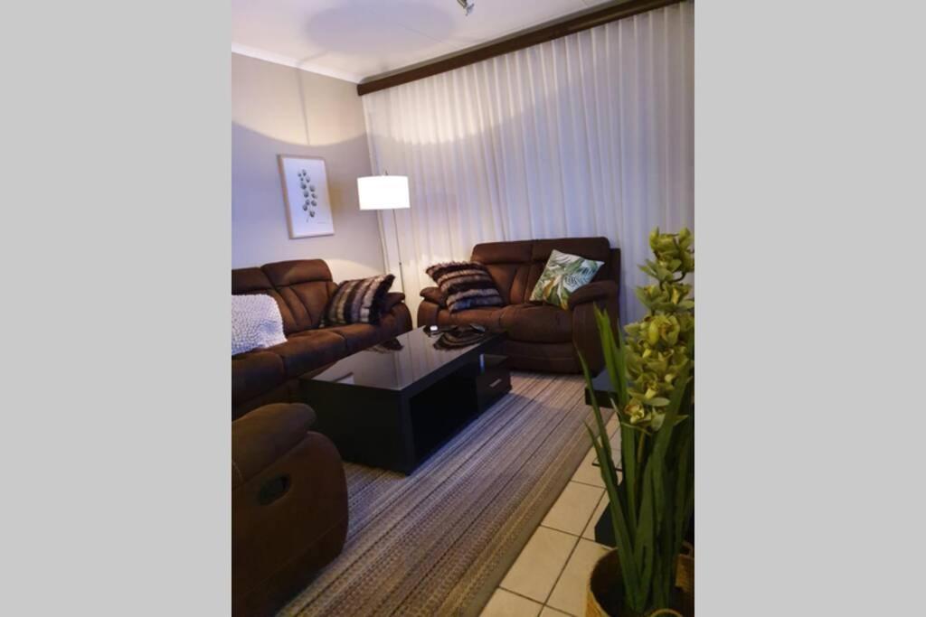 Plush Private Home Polokwane Luaran gambar